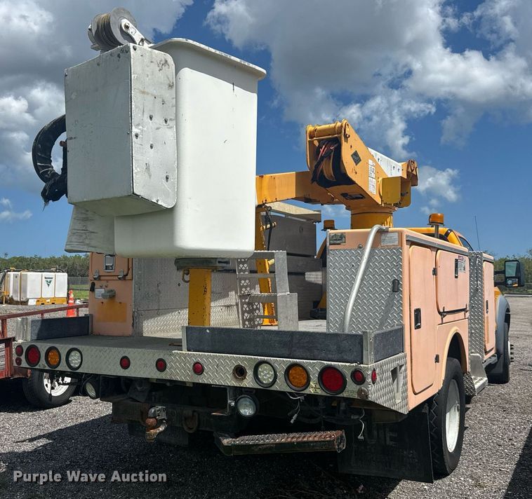 image for item EC3523 2006 Ford F550 Super Duty bucket truck