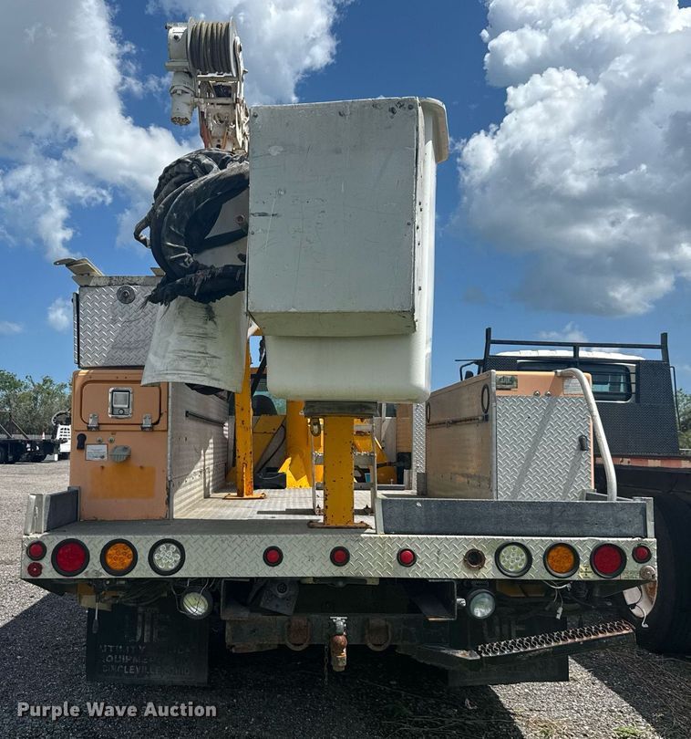image for item EC3523 2006 Ford F550 Super Duty bucket truck