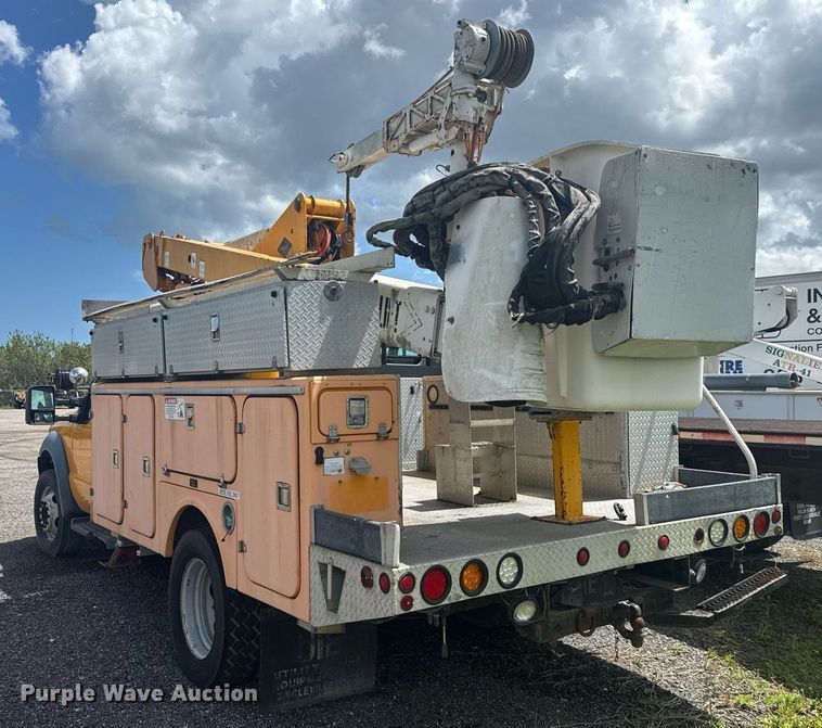 image for item EC3523 2006 Ford F550 Super Duty bucket truck