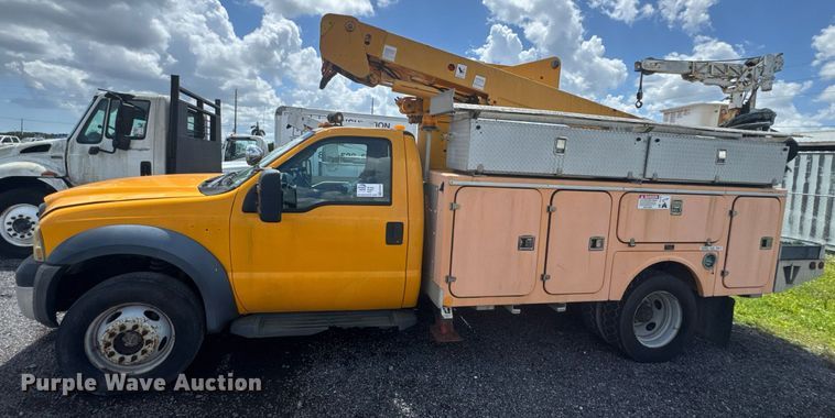 image for item EC3523 2006 Ford F550 Super Duty bucket truck