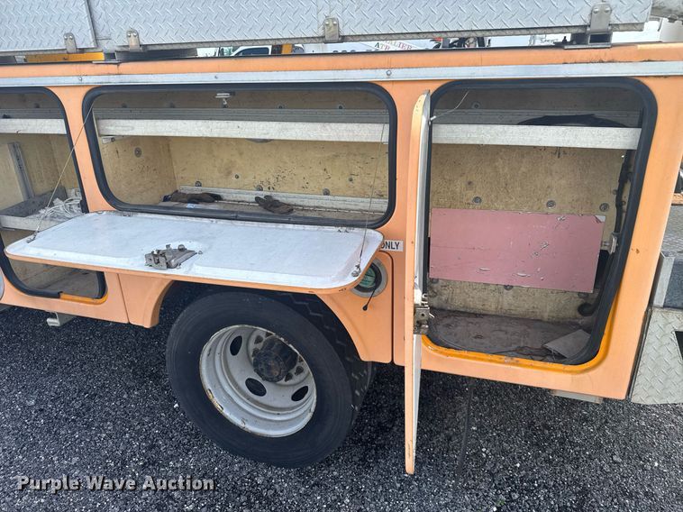 image for item EC3523 2006 Ford F550 Super Duty bucket truck