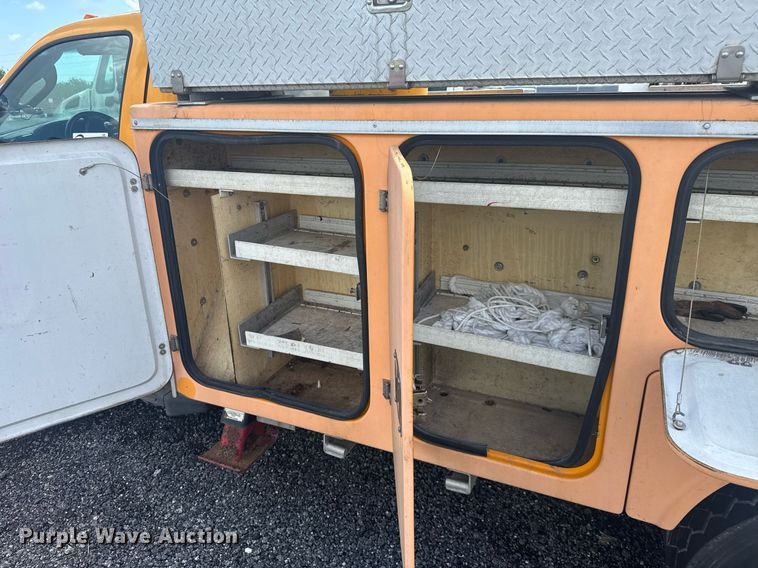 image for item EC3523 2006 Ford F550 Super Duty bucket truck