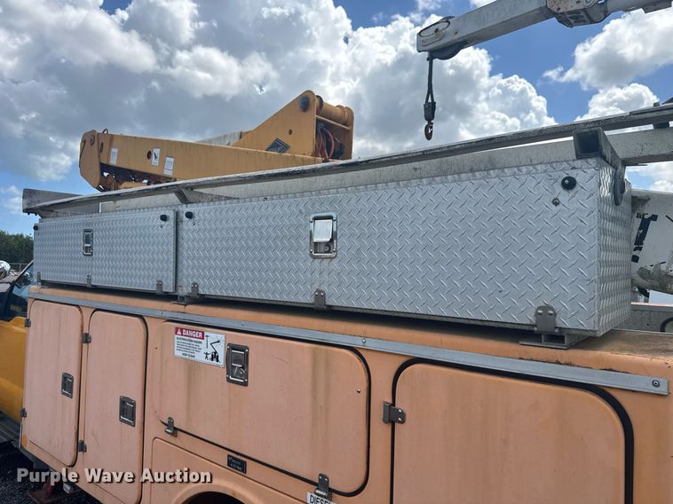 image for item EC3523 2006 Ford F550 Super Duty bucket truck