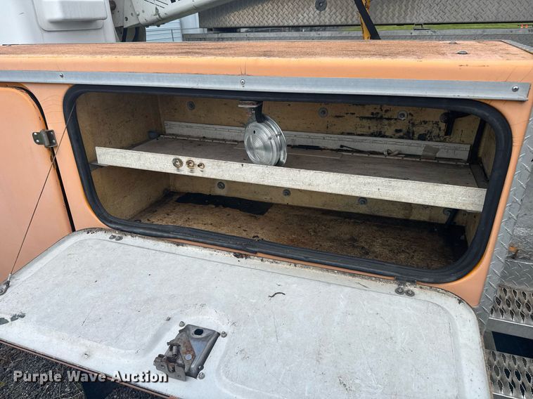 image for item EC3523 2006 Ford F550 Super Duty bucket truck