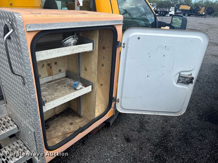 image for item EC3523 2006 Ford F550 Super Duty bucket truck