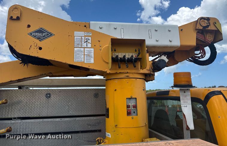 image for item EC3523 2006 Ford F550 Super Duty bucket truck