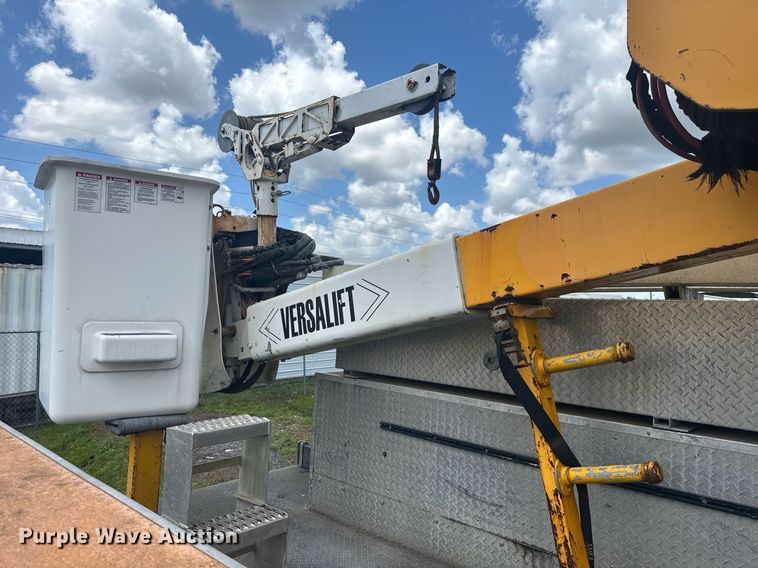 image for item EC3523 2006 Ford F550 Super Duty bucket truck