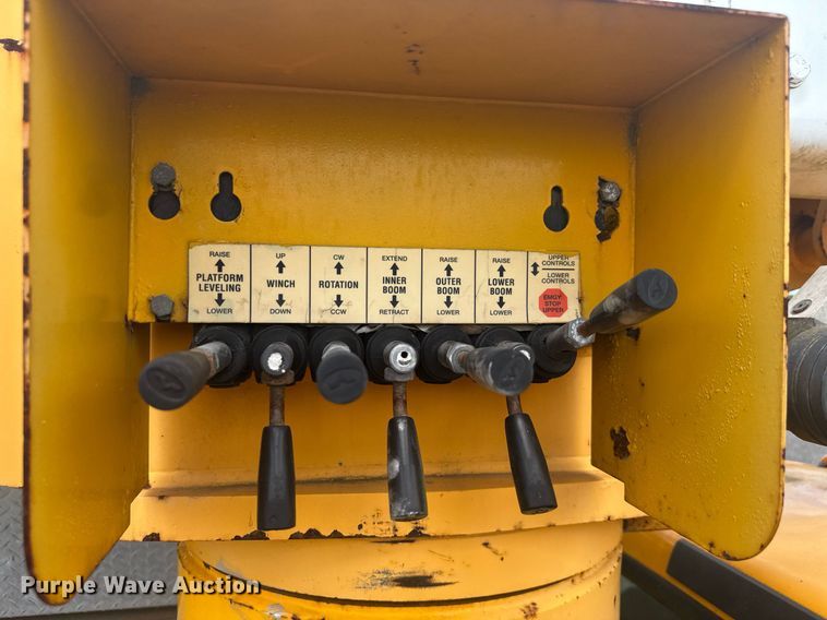 image for item EC3523 2006 Ford F550 Super Duty bucket truck