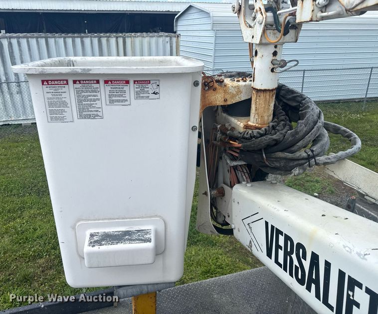 image for item EC3523 2006 Ford F550 Super Duty bucket truck