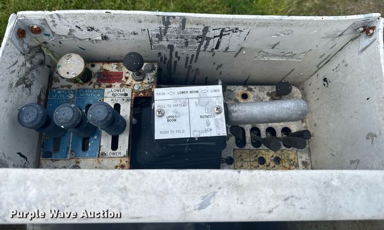 image for item EC3523 2006 Ford F550 Super Duty bucket truck