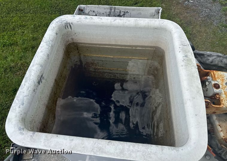 image for item EC3523 2006 Ford F550 Super Duty bucket truck