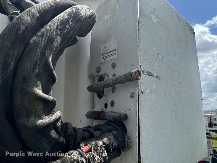 image for item EC3523 2006 Ford F550 Super Duty bucket truck