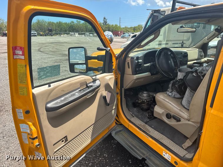 image for item EC3523 2006 Ford F550 Super Duty bucket truck