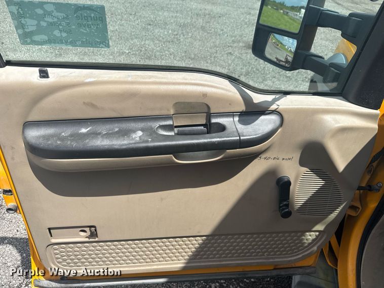 image for item EC3523 2006 Ford F550 Super Duty bucket truck