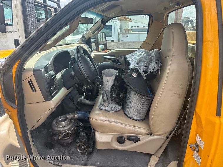 image for item EC3523 2006 Ford F550 Super Duty bucket truck