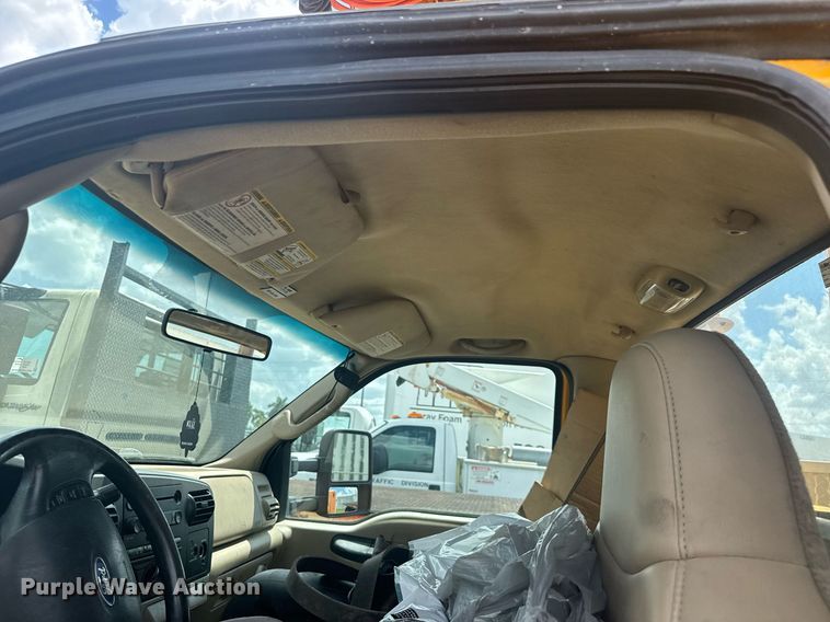 image for item EC3523 2006 Ford F550 Super Duty bucket truck