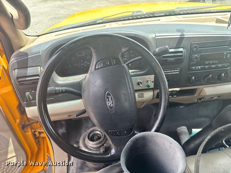 image for item EC3523 2006 Ford F550 Super Duty bucket truck