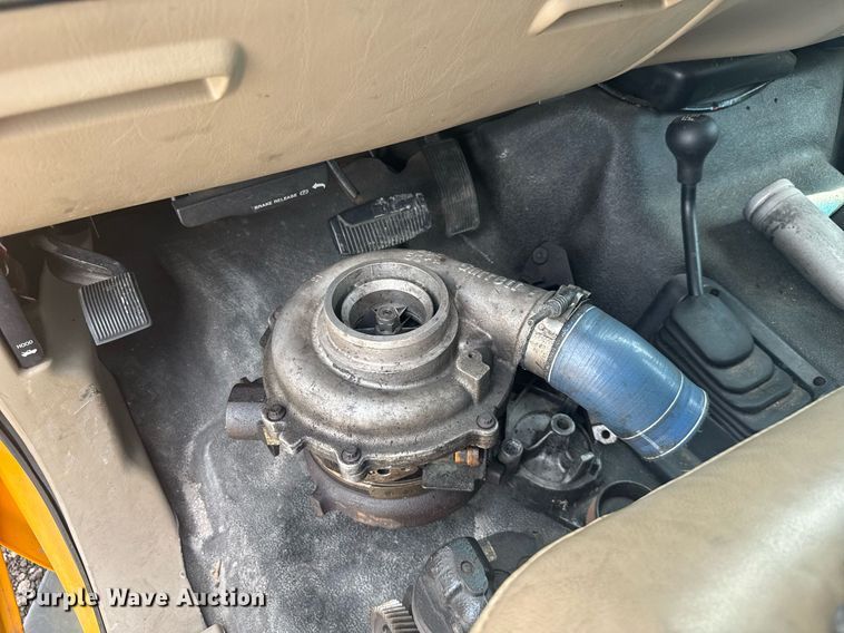 image for item EC3523 2006 Ford F550 Super Duty bucket truck