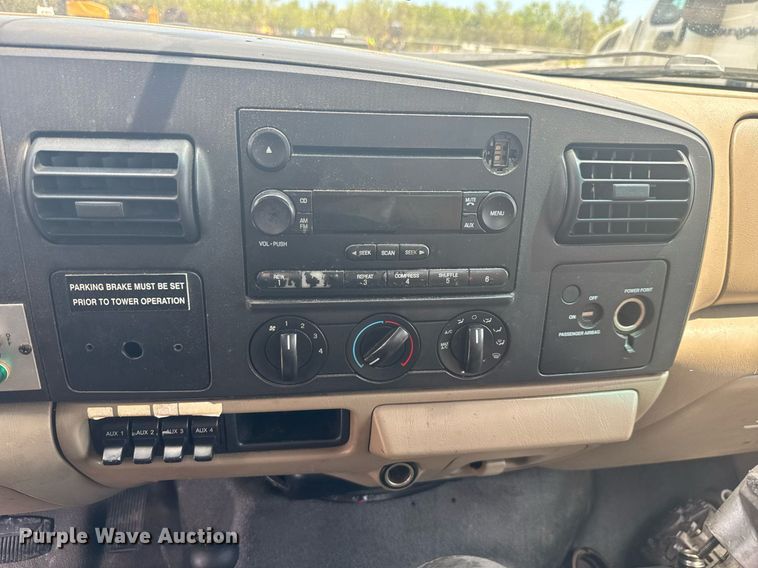 image for item EC3523 2006 Ford F550 Super Duty bucket truck