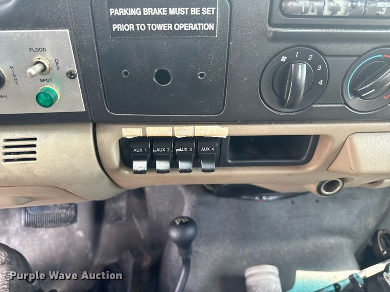 image for item EC3523 2006 Ford F550 Super Duty bucket truck