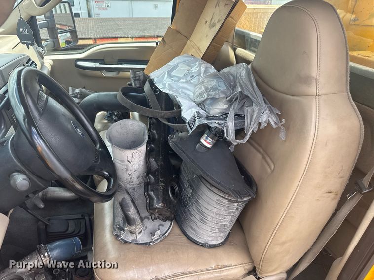 image for item EC3523 2006 Ford F550 Super Duty bucket truck