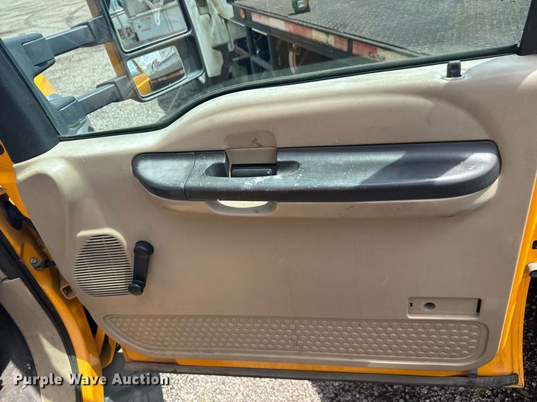 image for item EC3523 2006 Ford F550 Super Duty bucket truck