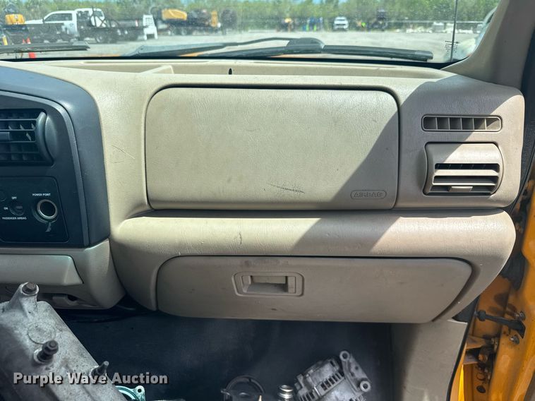 image for item EC3523 2006 Ford F550 Super Duty bucket truck