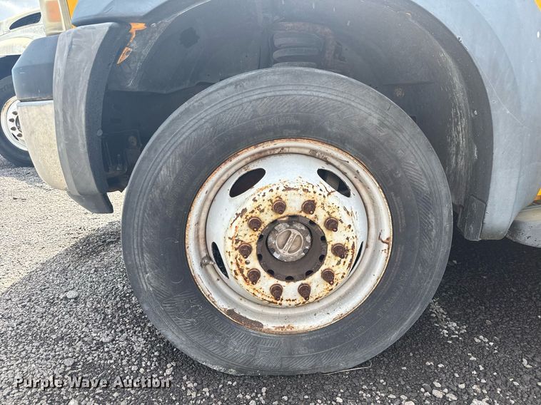 image for item EC3523 2006 Ford F550 Super Duty bucket truck