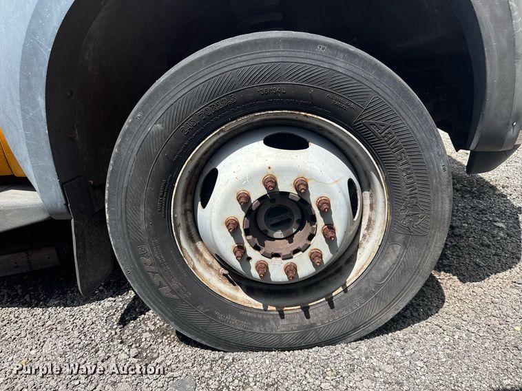 image for item EC3523 2006 Ford F550 Super Duty bucket truck