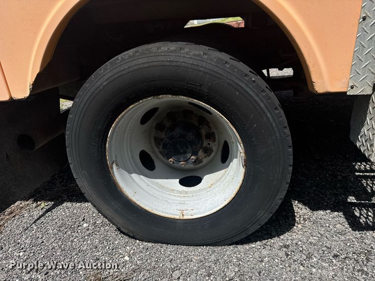 image for item EC3523 2006 Ford F550 Super Duty bucket truck