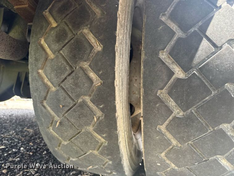 image for item EC3523 2006 Ford F550 Super Duty bucket truck