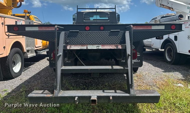 image for item EC3524 2014 International 4300 flatbed truck