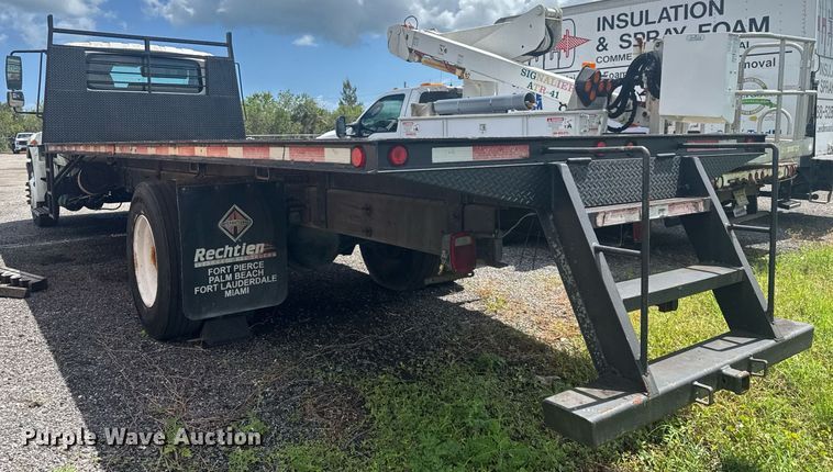 image for item EC3524 2014 International 4300 flatbed truck