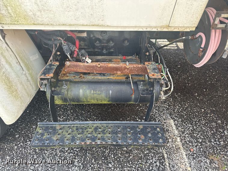 image for item EC3524 2014 International 4300 flatbed truck