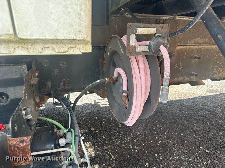 image for item EC3524 2014 International 4300 flatbed truck