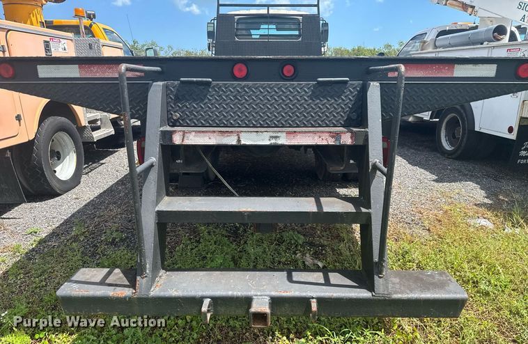 image for item EC3524 2014 International 4300 flatbed truck