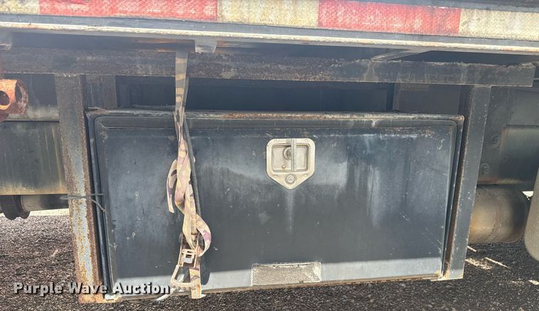 image for item EC3524 2014 International 4300 flatbed truck