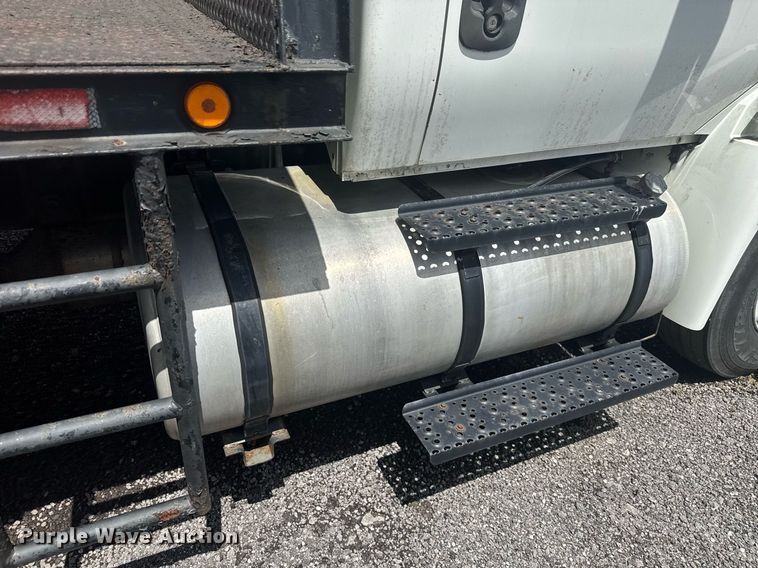 image for item EC3524 2014 International 4300 flatbed truck