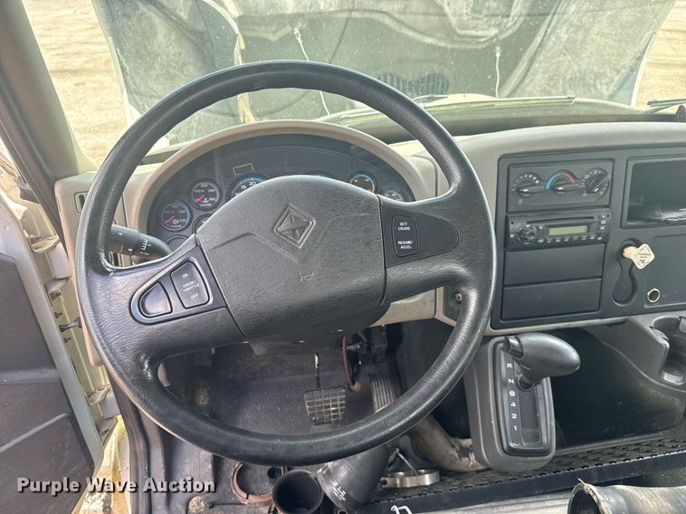 image for item EC3524 2014 International 4300 flatbed truck