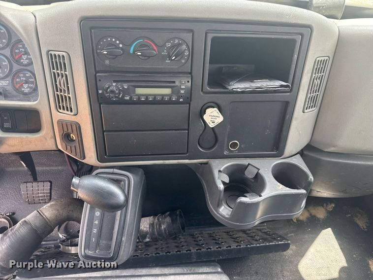 image for item EC3524 2014 International 4300 flatbed truck