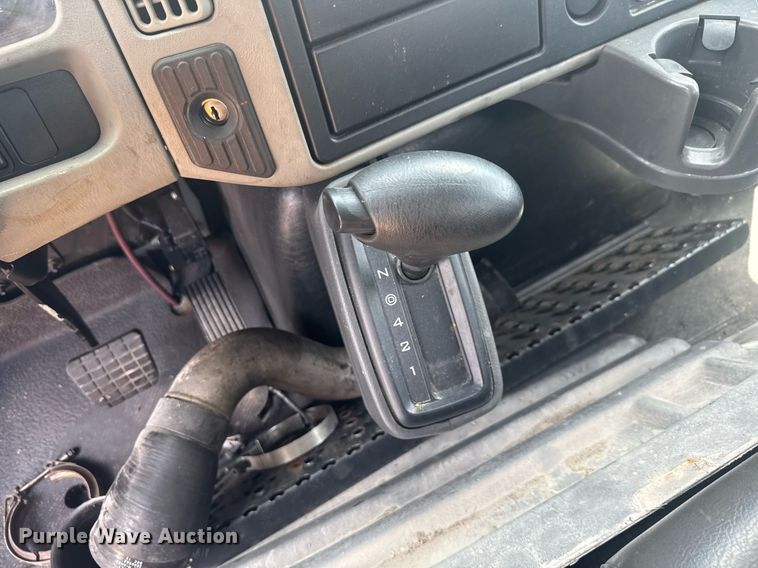 image for item EC3524 2014 International 4300 flatbed truck