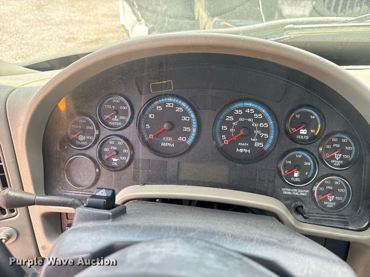 image for item EC3524 2014 International 4300 flatbed truck