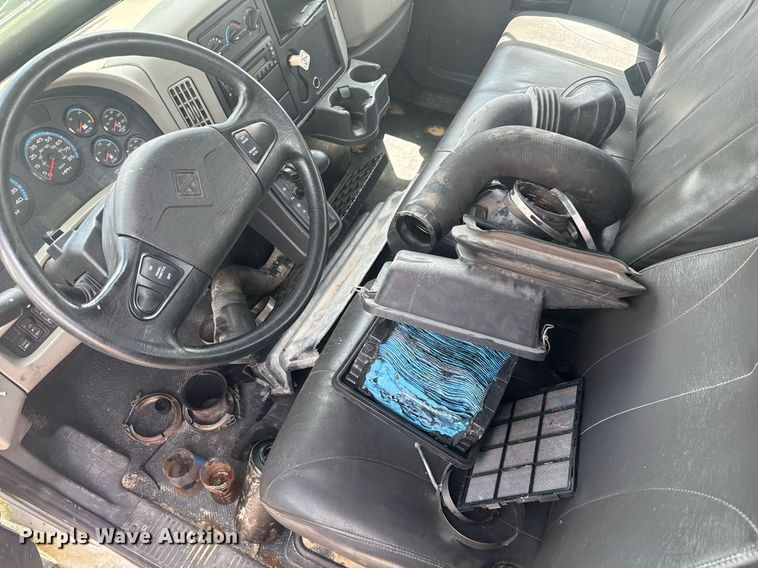 image for item EC3524 2014 International 4300 flatbed truck