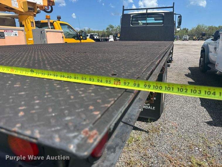 image for item EC3524 2014 International 4300 flatbed truck