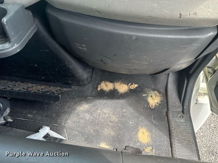 image for item EC3524 2014 International 4300 flatbed truck