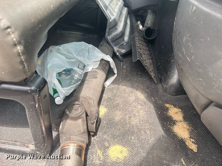 image for item EC3524 2014 International 4300 flatbed truck