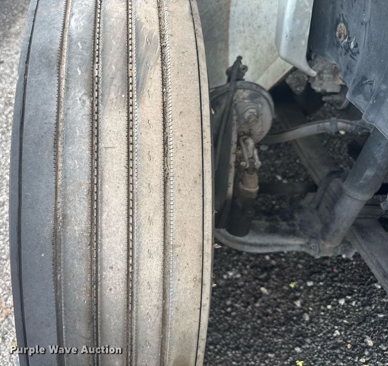 image for item EC3524 2014 International 4300 flatbed truck