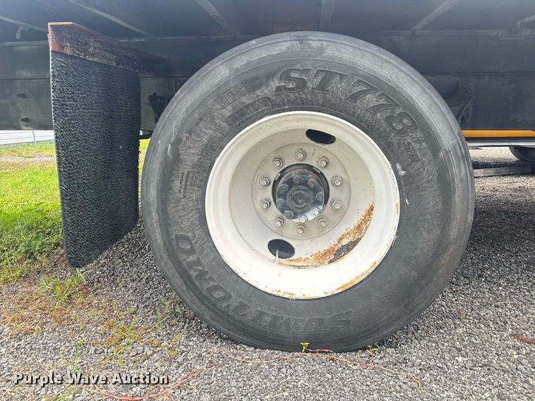 image for item EC3524 2014 International 4300 flatbed truck