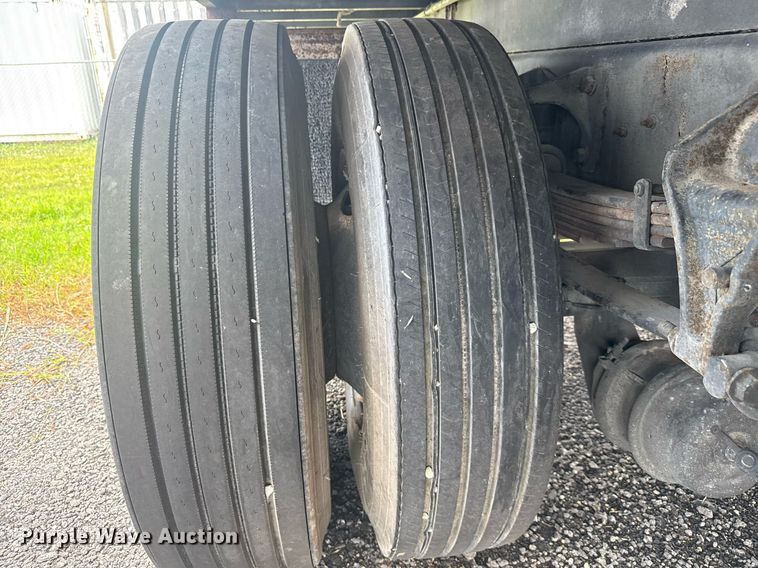 image for item EC3524 2014 International 4300 flatbed truck