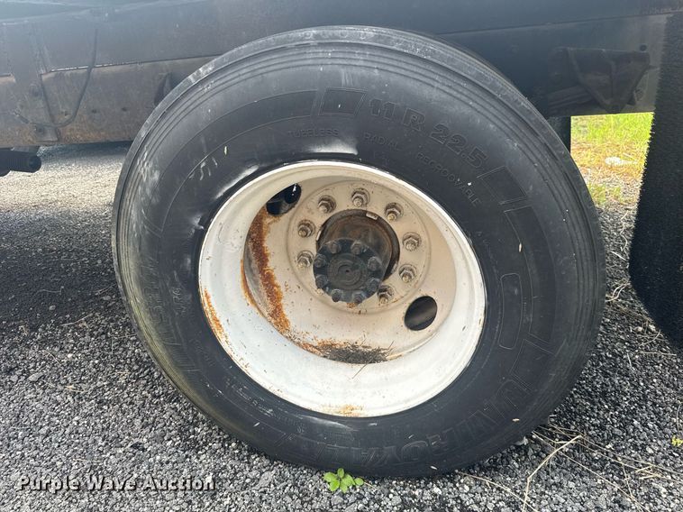 image for item EC3524 2014 International 4300 flatbed truck